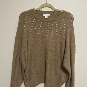 Women’s sweater with pearl design.